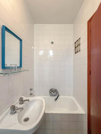 Image No.19-26 Bed Commercial for sale