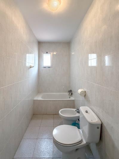 Image No.21-26 Bed Commercial for sale