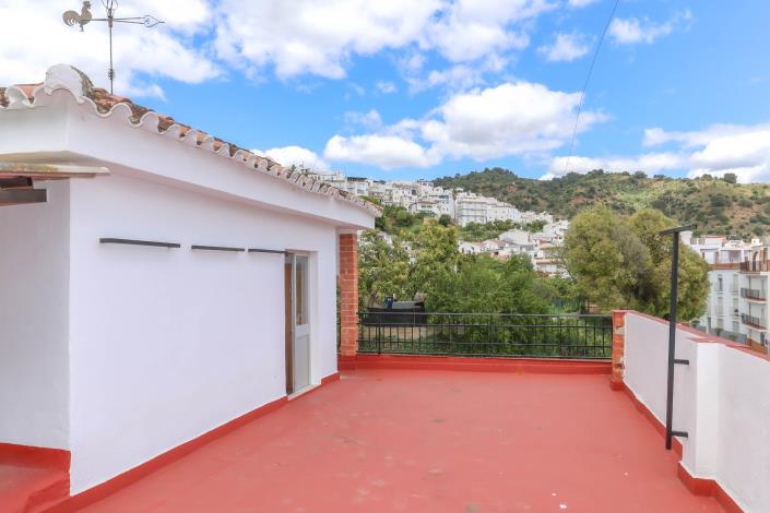 Image No.4-26 Bed Commercial for sale