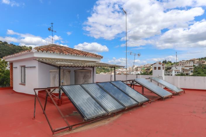 Image No.25-26 Bed Commercial for sale