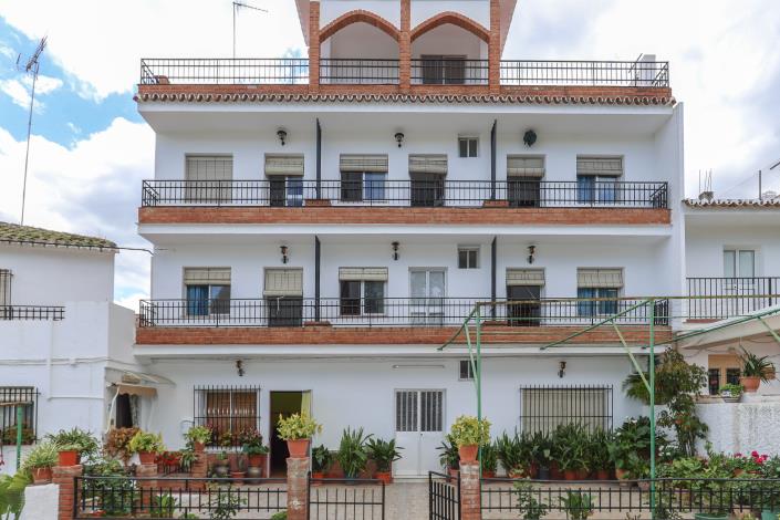 Image No.27-26 Bed Commercial for sale