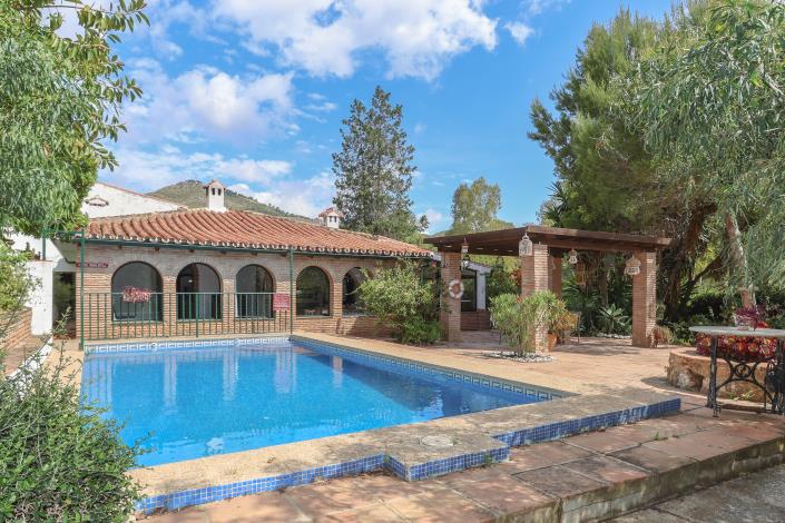 Image No.9-7 Bed Villa / Detached for sale