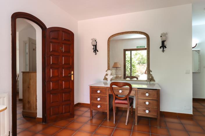 Image No.12-7 Bed Villa / Detached for sale