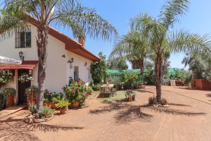 Image No.9-1 Bed Farmhouse for sale