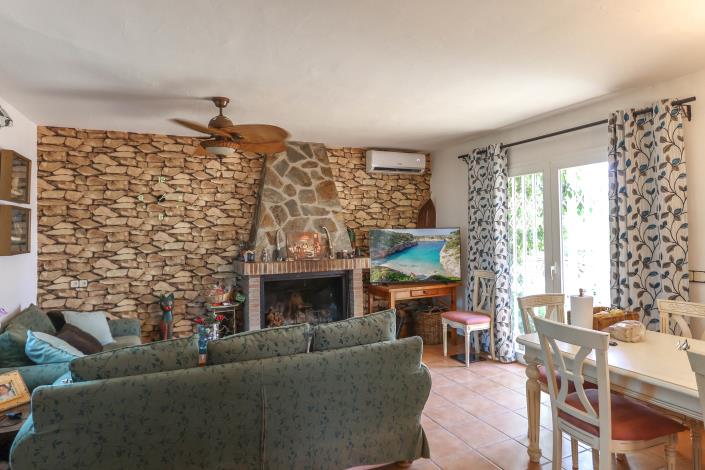 Image No.10-1 Bed Farmhouse for sale