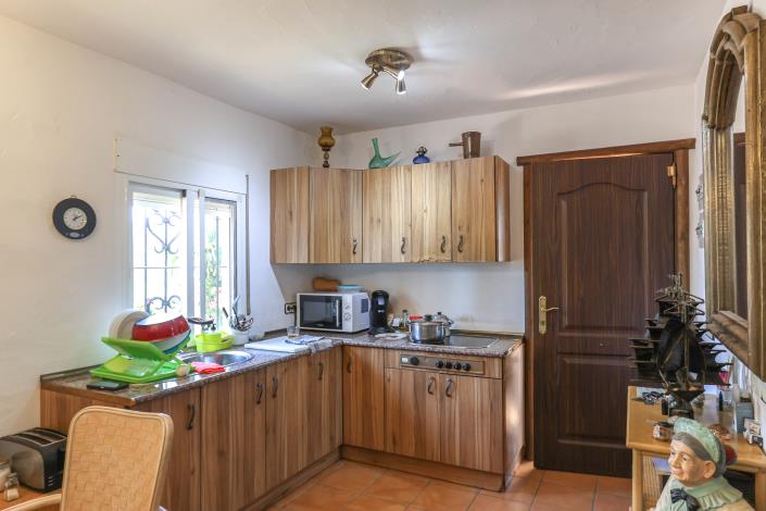 Image No.12-1 Bed Farmhouse for sale