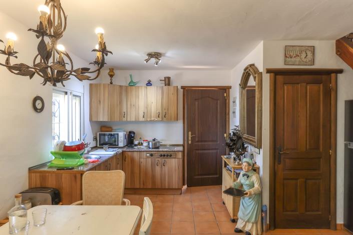 Image No.13-1 Bed Farmhouse for sale