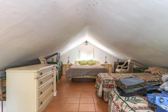 Image No.15-1 Bed Farmhouse for sale