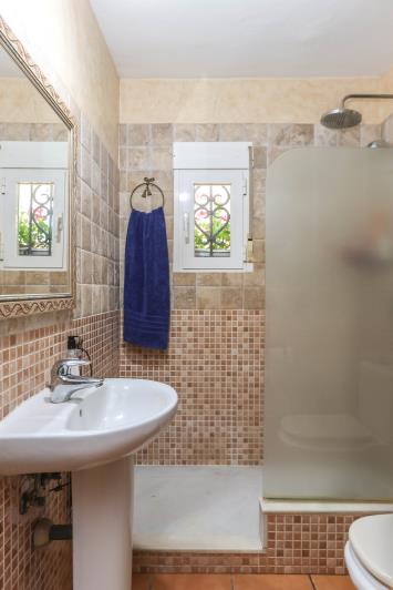 Image No.17-1 Bed Farmhouse for sale