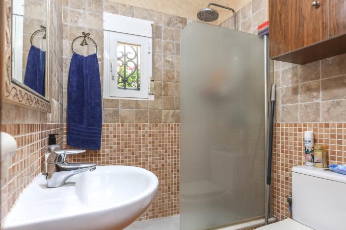 Image No.18-1 Bed Farmhouse for sale