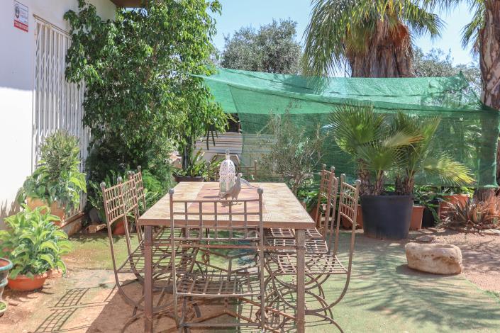 Image No.20-1 Bed Farmhouse for sale