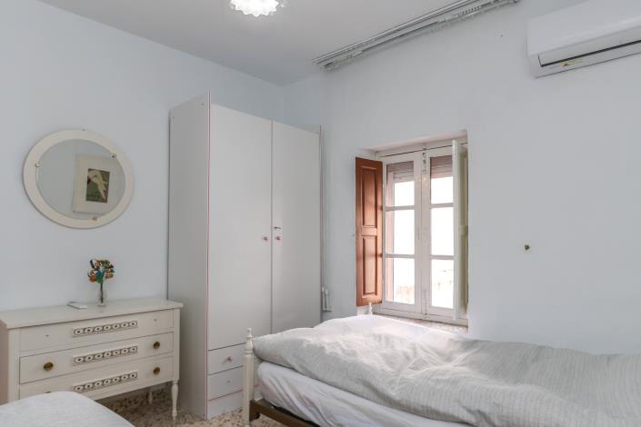 Image No.29-5 Bed Townhouse for sale