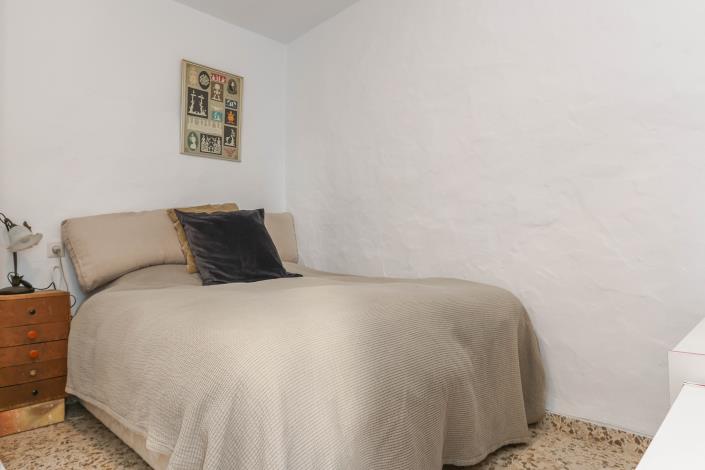 Image No.32-5 Bed Townhouse for sale