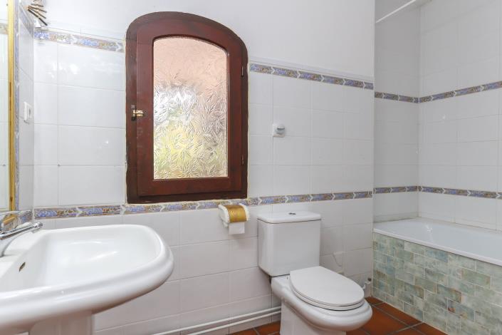 Image No.28-7 Bed Villa / Detached for sale