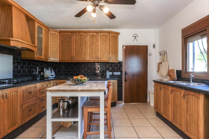 Image No.18-4 Bed Villa / Detached for sale