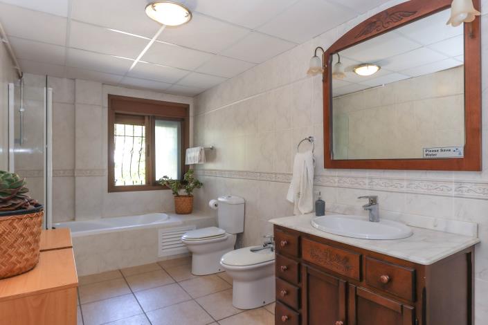 Image No.24-4 Bed Villa / Detached for sale