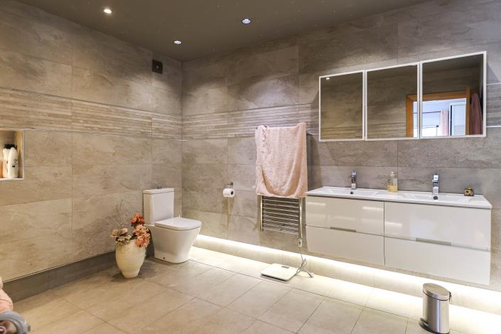 Image No.25-5 Bed Villa / Detached for sale