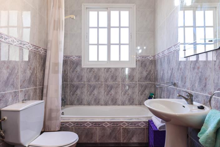 Image No.36-5 Bed Villa / Detached for sale