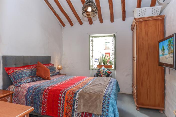 Image No.14-2 Bed Townhouse for sale