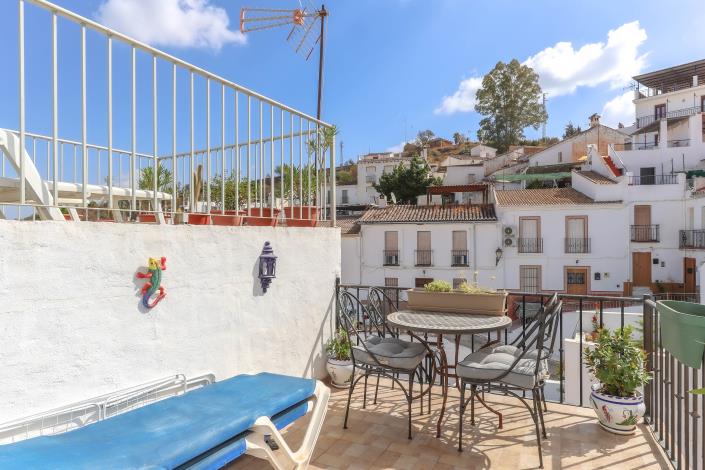 Image No.25-2 Bed Townhouse for sale