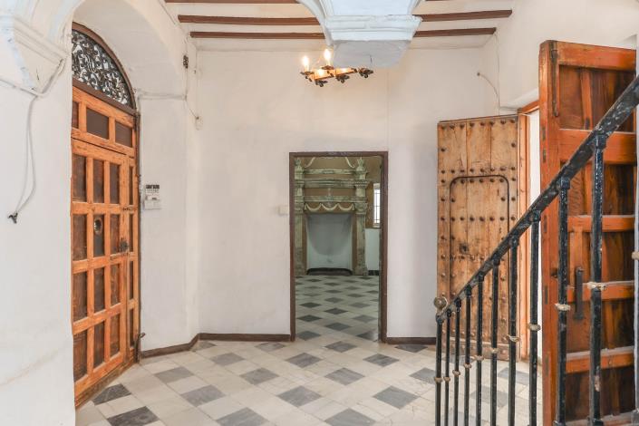 Image No.10-7 Bed Townhouse for sale