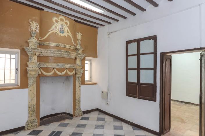 Image No.13-7 Bed Townhouse for sale