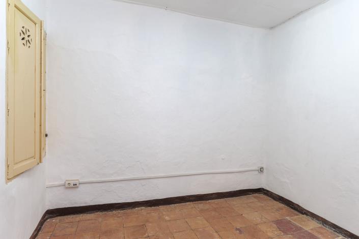 Image No.16-7 Bed Townhouse for sale