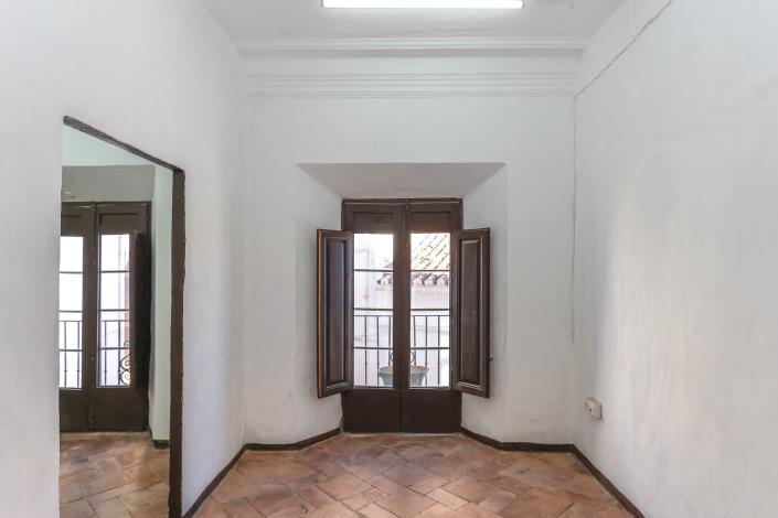 Image No.29-7 Bed Townhouse for sale