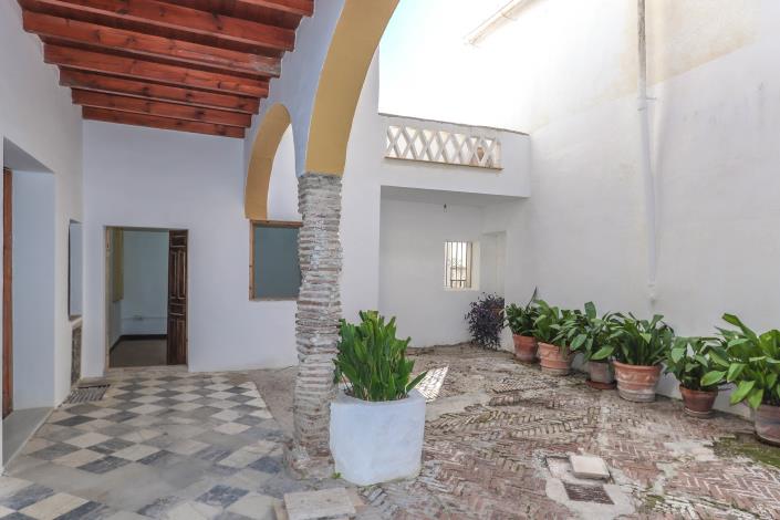 Image No.4-7 Bed Hotel for sale