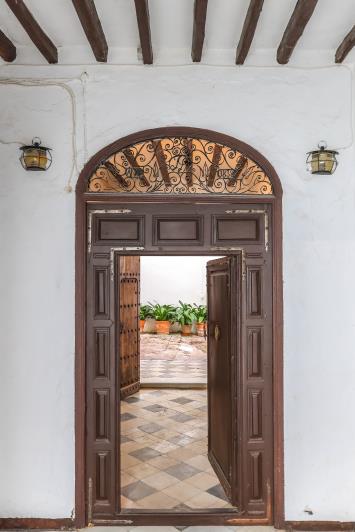 Image No.3-7 Bed Hotel for sale