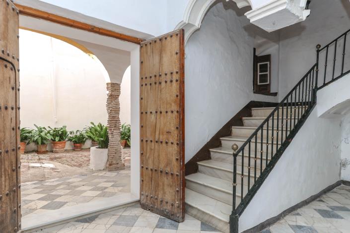 Image No.7-7 Bed Hotel for sale