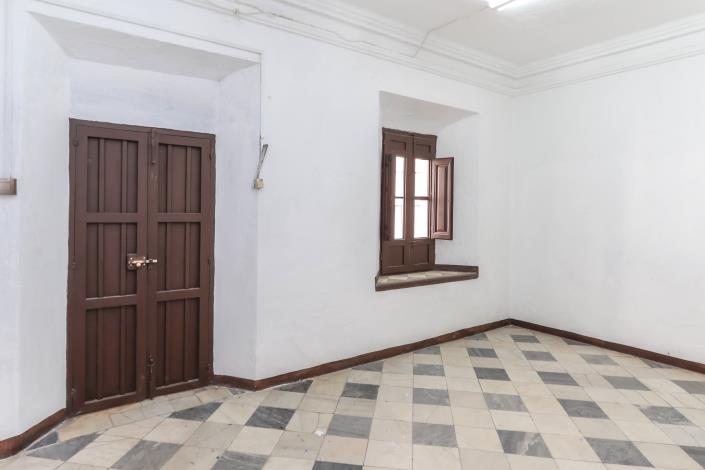 Image No.15-7 Bed Hotel for sale