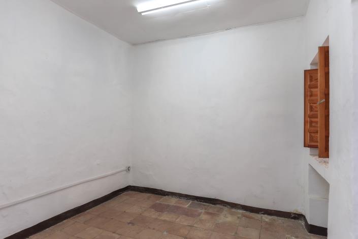 Image No.17-7 Bed Hotel for sale