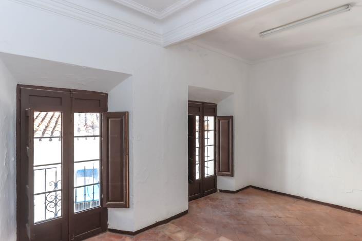 Image No.31-7 Bed Hotel for sale