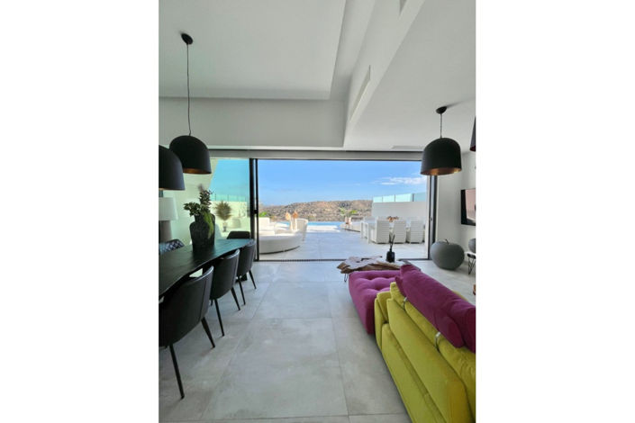 Image No.4-5 Bed Villa for sale