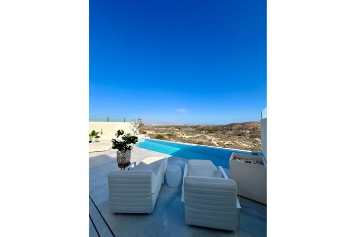 Image No.8-5 Bed Villa for sale