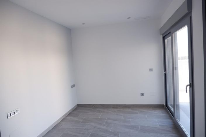 Image No.5-3 Bed Villa for sale