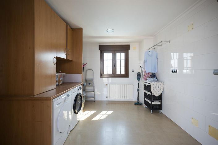 Image No.30-4 Bed Villa for sale