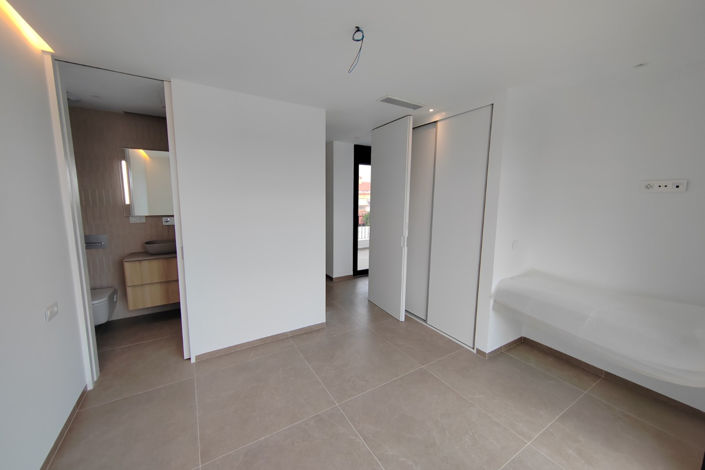 Image No.49-4 Bed Villa for sale