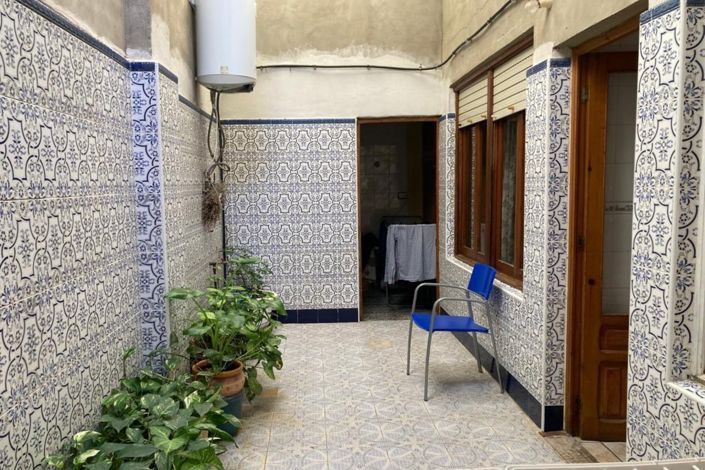 Image No.12-6 Bed Townhouse for sale