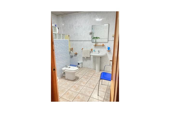 Image No.19-6 Bed Townhouse for sale