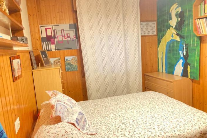 Image No.20-6 Bed Townhouse for sale