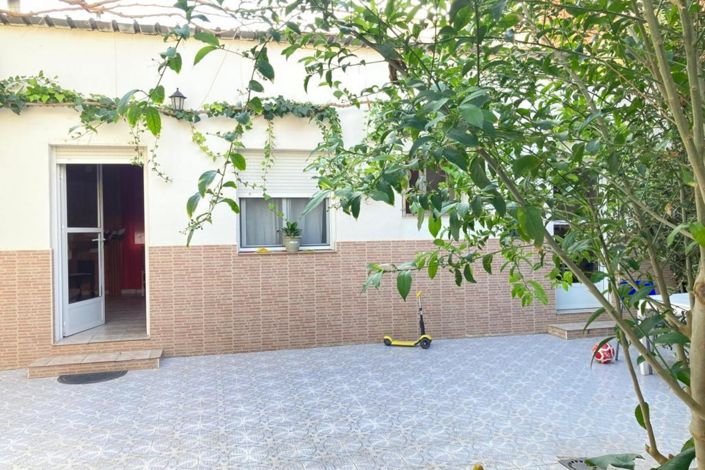 Image No.33-6 Bed Townhouse for sale