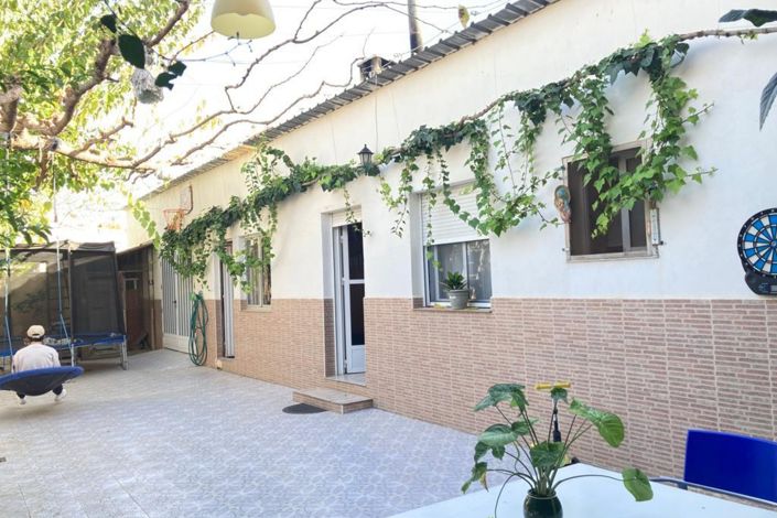 Image No.37-6 Bed Townhouse for sale