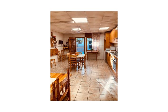 Image No.8-6 Bed Townhouse for sale