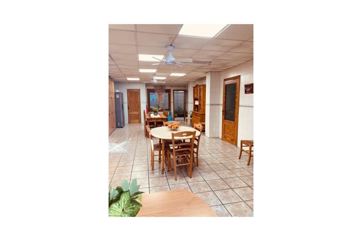 Image No.9-6 Bed Townhouse for sale