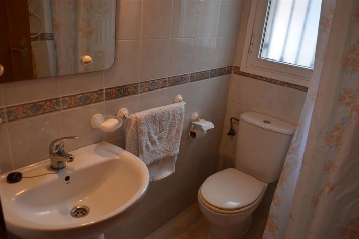 Image No.13-2 Bed Townhouse for sale