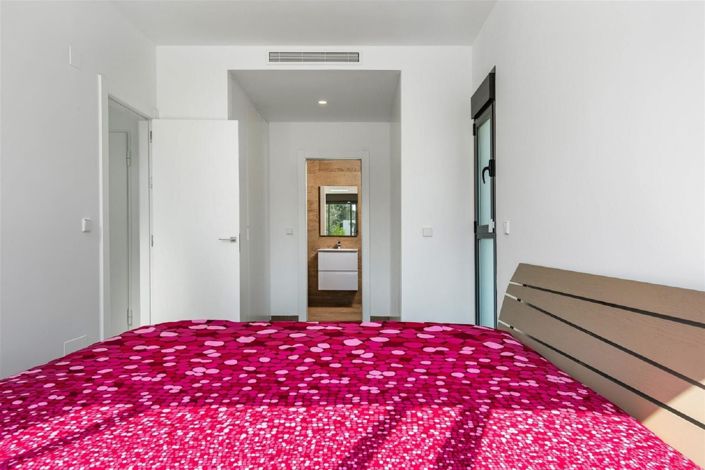 Image No.10-3 Bed Villa for sale