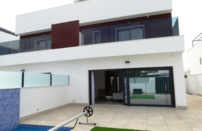 Image No.1-3 Bed Townhouse for sale