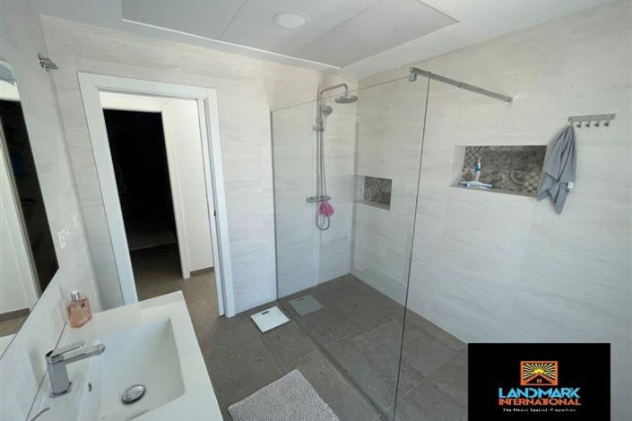 Image No.12-5 Bed Villa for sale